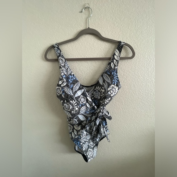 Summersalt perfect wrap one-piece swimsuit - Picture 3 of 7